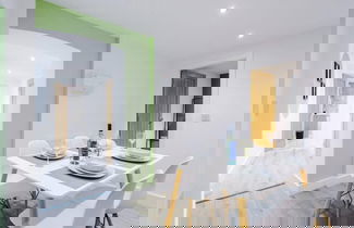 Photo 19 - Imperial War Museum North Two-bedroom by Belvilla