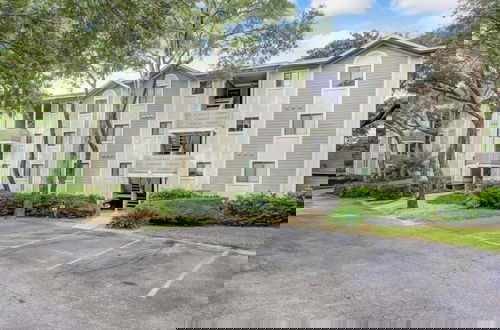 Foto 45 - Secluded Condo with Peaceful Wooded Views and Easy Access to the Beach by RedAwning