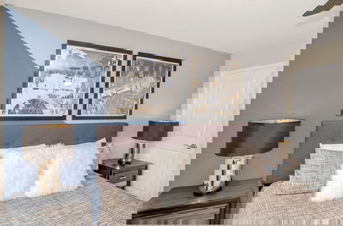 Foto 25 - Amazing Modern Home Pool Spa Game Room Wi101