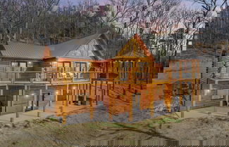 Foto 1 - Above The Summit 5 Bedroom Cabin by RedAwning