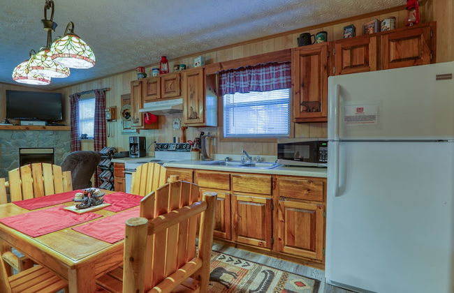 Wandering Creek - 2 Bedrooms, 1 Baths, Sleeps 6 Cabin by RedAwning - Foto 4