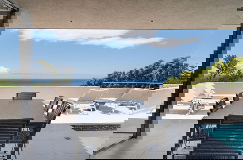 Foto 2 - Camps Bay Grace - Villa With Pool and Ocean Views