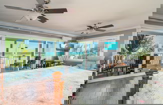 Foto 2 - Luxury Beach Front Pool Home In Paradise! 8 Bedroom Home by RedAwning