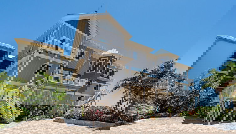 Foto 1 - Luxury Beach Front Pool Home In Paradise! 8 Bedroom Home by RedAwning
