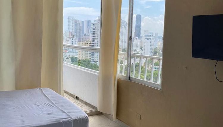 Foto 1 - Apto 2 hab piso alto
