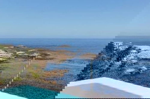 Foto 49 - Secure Camps Bay Apartment w Pool Views Bali C