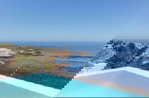 Foto 6 - Secure Camps Bay Apartment w Pool Views Bali C