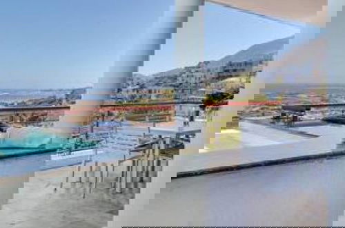 Foto 31 - Secure Camps Bay Apartment w Pool Views Bali C