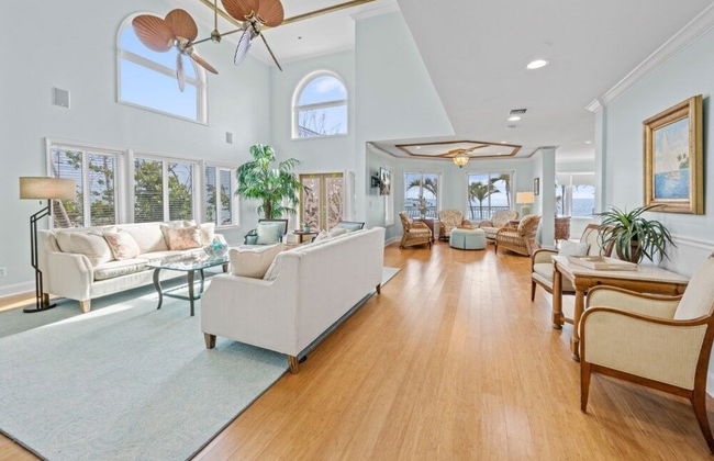 Aloha Baby- 5 Bedroom Luxury Pool Home! 5 Home by RedAwning - Photo 16
