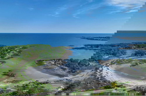 Foto 39 - Cape Neddick Coastal Hideaway New England Charm!