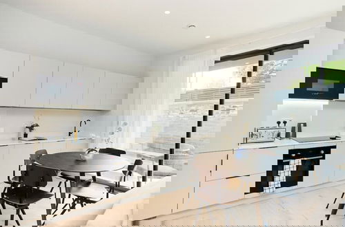 Foto 3 - The Brondesbury Quarters - Modern 2bdr Flat With Balcony + Parking