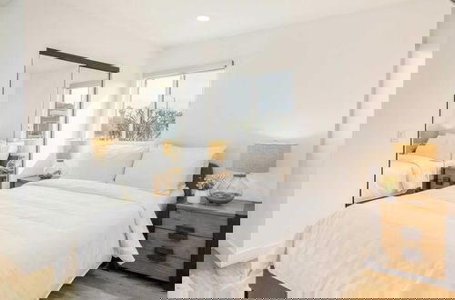 Photo 17 - Velvet Sand I by Avantstay Steps to Newport Beach Private Rooftop w/ Outdoor Kitchen & Hot Tub!