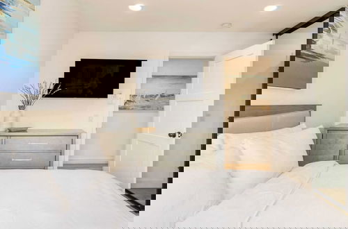 Photo 28 - Velvet Sand I by Avantstay Steps to Newport Beach Private Rooftop w/ Outdoor Kitchen & Hot Tub!