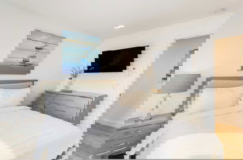 Photo 27 - Velvet Sand I by Avantstay Steps to Newport Beach Private Rooftop w/ Outdoor Kitchen & Hot Tub!