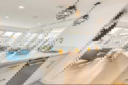 Photo 13 - Velvet Sand I by Avantstay Steps to Newport Beach Private Rooftop w/ Outdoor Kitchen & Hot Tub!