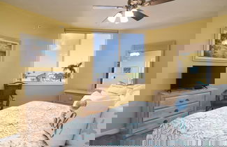 Foto 3 - Immaculate Gated Community Condo - Just Across The Street From The Beach! 2 Bedroom Condo by RedAwning