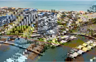 Foto 1 - Immaculate Gated Community Condo - Just Across The Street From The Beach! 2 Bedroom Condo by RedAwning