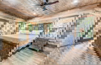Foto 2 - Stone Mountain Lodge 4 Bedroom Cabin by RedAwning