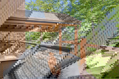 Foto 47 - Stone Mountain Lodge 4 Bedroom Cabin by RedAwning
