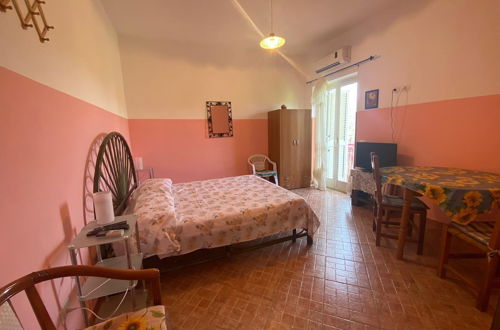 Photo 8 - Room in Holiday House - Michelangelo House, Mono