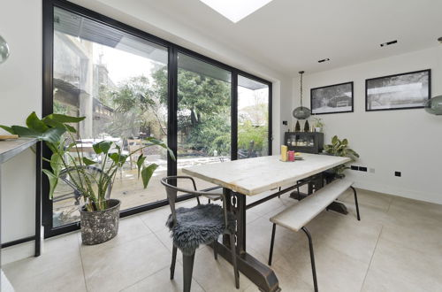 Photo 9 - Stunning one Bedroom Flat With Large Terrace in Chiswick by Underthedoormat