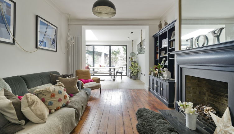 Photo 1 - Stunning one Bedroom Flat With Large Terrace in Chiswick by Underthedoormat