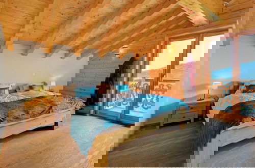 Foto 2 - Modern Chalet with Hot Tub in Les Collons