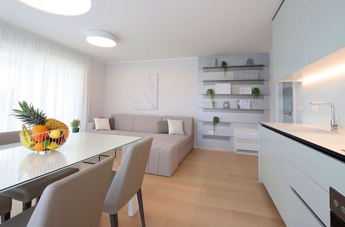 Photo 10 - Stylish apartment 100m from the beach