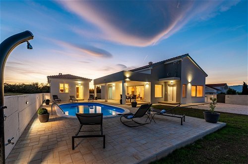 Photo 2 - Villa Roma in Nin With 3 Bedrooms and 2 Bathrooms