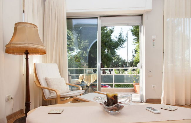 Fabulous Apartment Across Flisvos - Foto 1