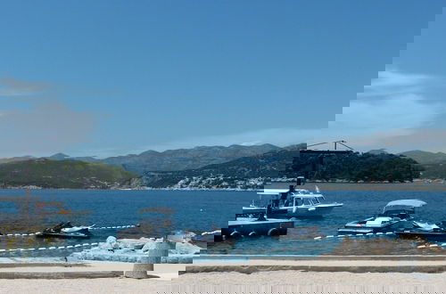 Foto 38 - Authentic Holiday Home with Private Pool near Dubrovnik