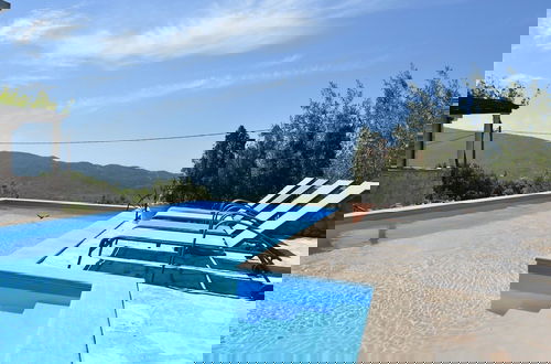 Foto 5 - Authentic Holiday Home with Private Pool near Dubrovnik