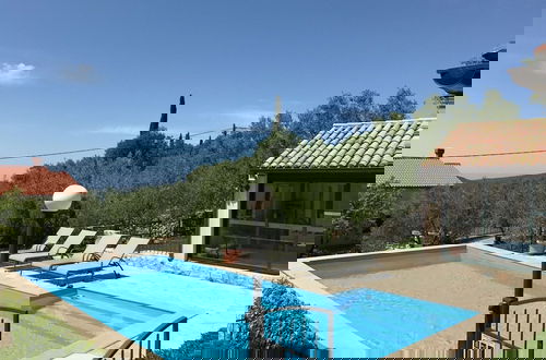 Foto 10 - Authentic Holiday Home with Private Pool near Dubrovnik