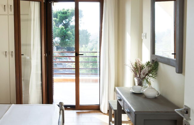 Family Vacation home with Views in Heart of Mani - Photo 3