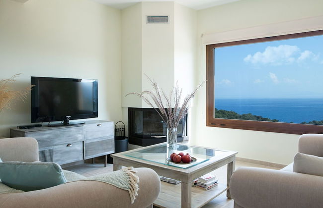Family Vacation home with Views in Heart of Mani - Photo 1