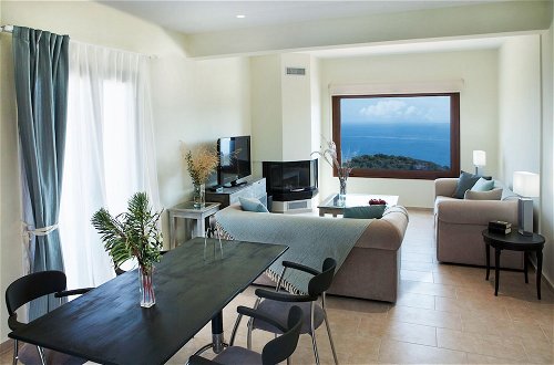 Photo 17 - Family Vacation home with Views in Heart of Mani