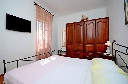 Foto 2 - A1 - apt With Terrace, Best Location in Supetar
