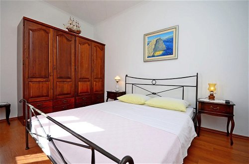Foto 3 - A1 - apt With Terrace, Best Location in Supetar
