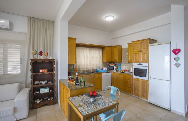 Meneou Beachfront Villa 5 - Photo 8