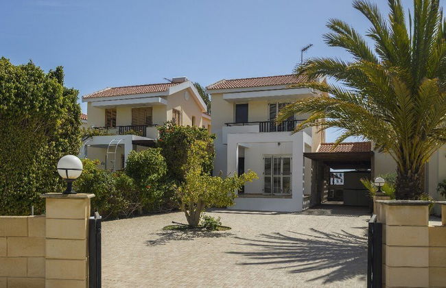 Meneou Beachfront Villa 5 - Photo 30