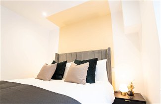 Photo 3 - Super Luxe 2 Bed Apartment Torquay - Stunning Harbour View - Near Babbacoombe & Beach.