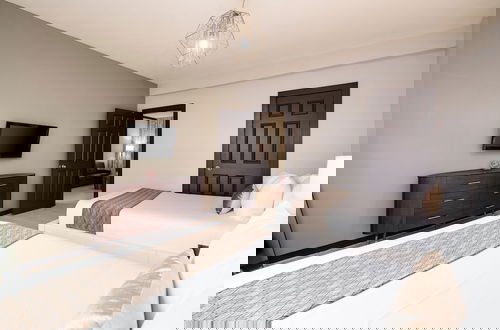 Photo 10 - Tradewinds Apartment Hotel