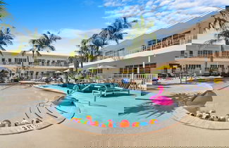 Foto 1 - Tradewinds Apartment Hotel