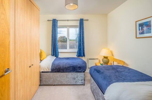 Photo 4 - Cozy 2 bed Room Flat, Walking Distance From Excel