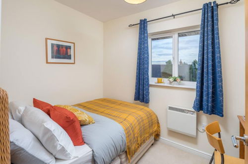 Photo 15 - Cozy 2 bed Room Flat, Walking Distance From Excel