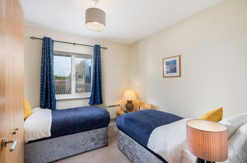 Photo 3 - Cozy 2 bed Room Flat, Walking Distance From Excel