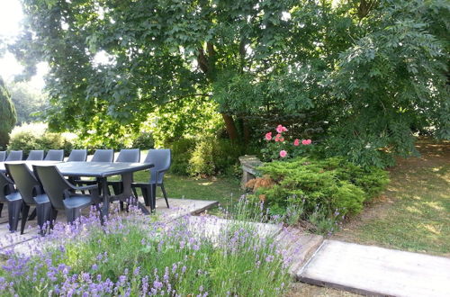 Foto 8 - Spacious Holiday Home With Private Garden in Houyet