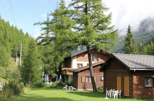 Photo 14 - Cozy Chalet in Meiggerli With Garden