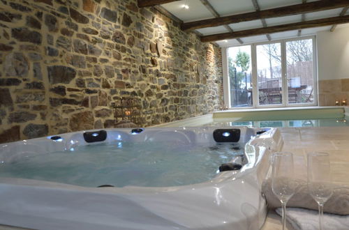 Foto 19 - Stone House in Theux With Indoor Pool