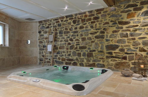 Foto 25 - Stone House in Theux With Indoor Pool and Bubble Bath